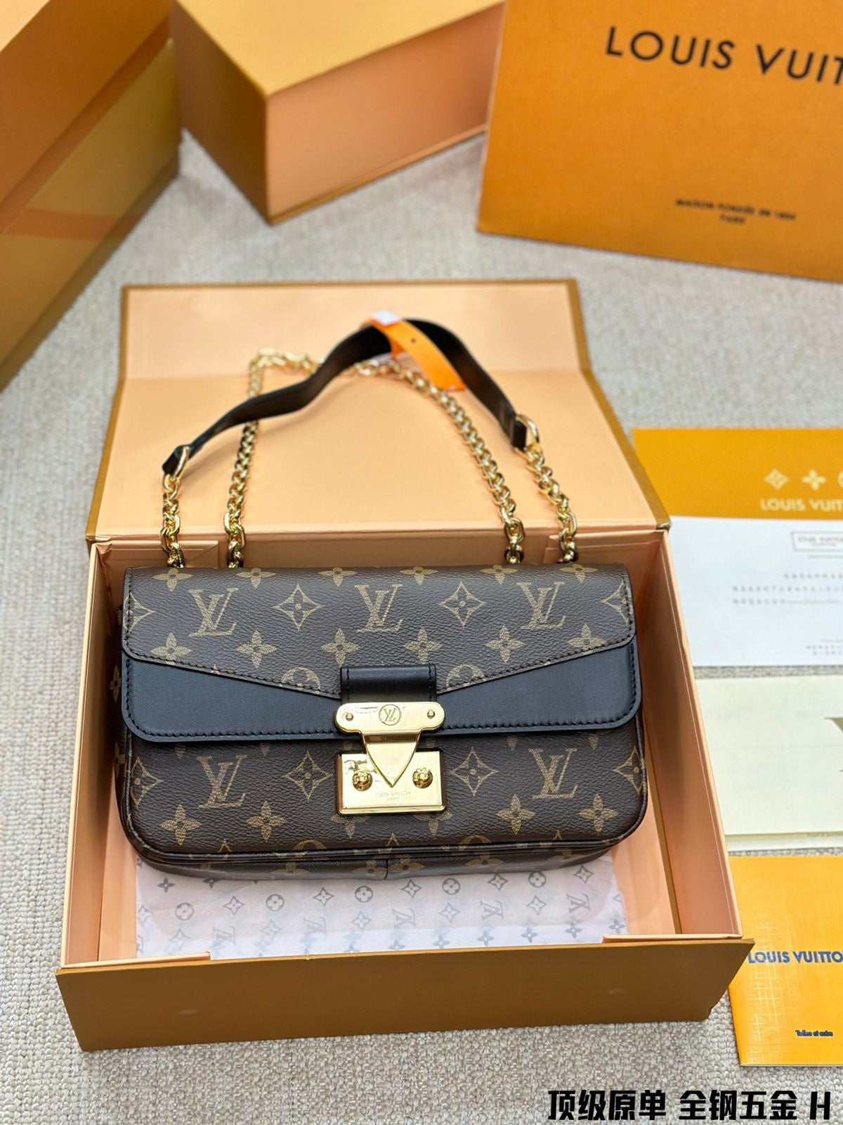 LOUSE VUITTON