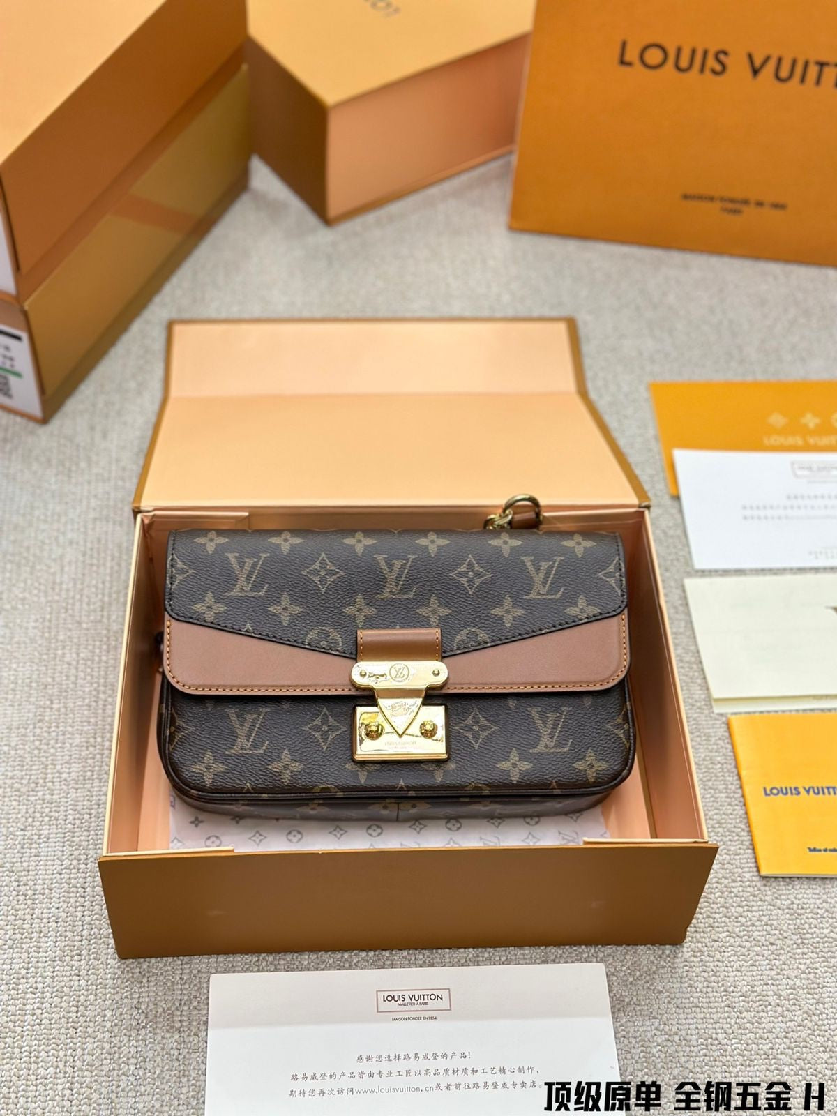 LOUSE VUITTON